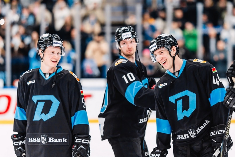 7-Слева направо - Роб Хэмилтон Николас Мелош и Даррен Диц.jpg