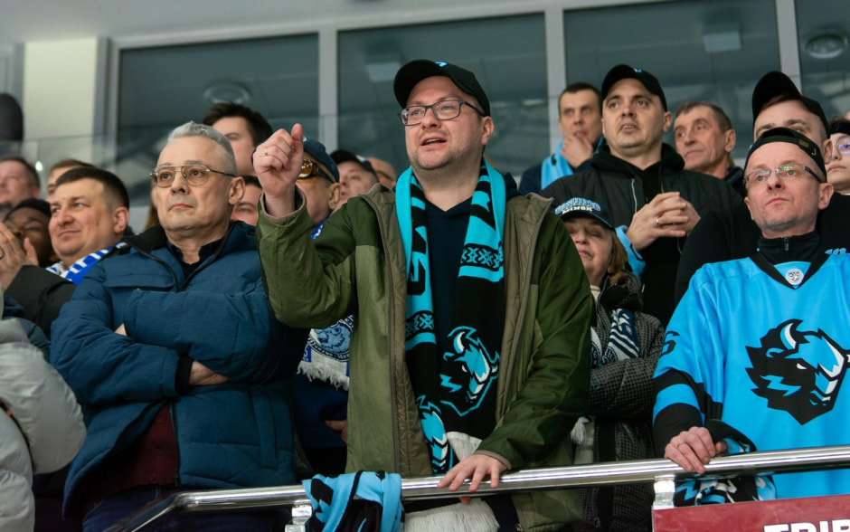 Болельщики хоккей.jpg