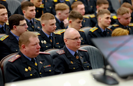 МВД Беларуси предупредило о массовых досмотрах и объявило “усиленный контроль”. Что происходит?