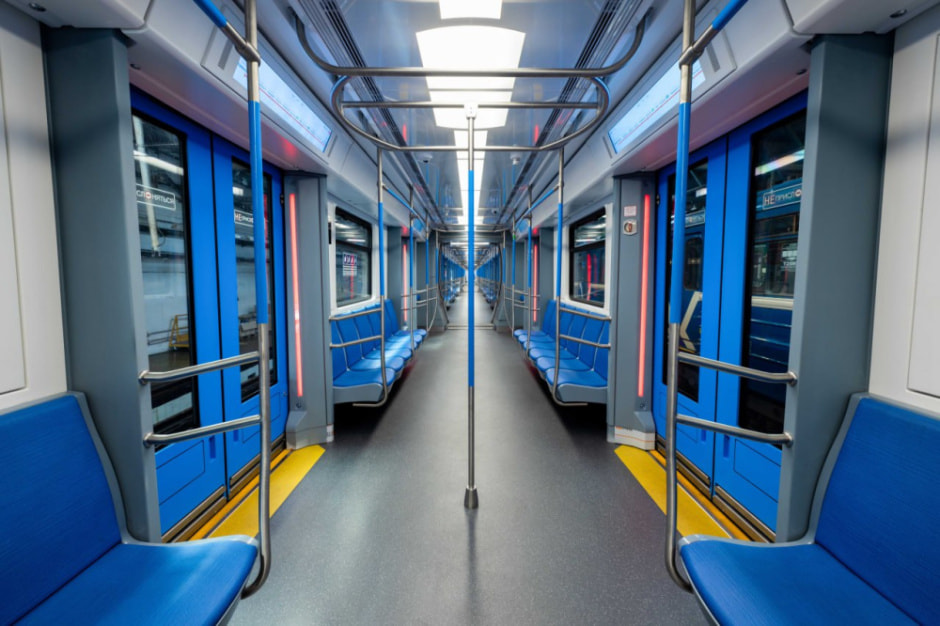 Для Зеленолужской линии метро прибыл второй поезд из России. Вот как выглядит новый состав (2).jpg