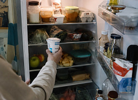 Яблоки – до 6 недель, грибы – до недели: сколько можно хранить продукты в холодильнике