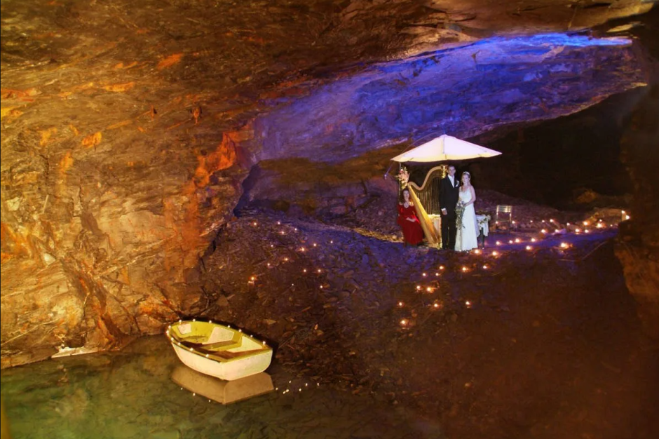 свадьба в подземном озере