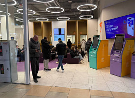 Доллар рухнул ниже 2,9, белорусы в очередях у обменников. До какого уровня опустился евро на торгах 9 апреля?