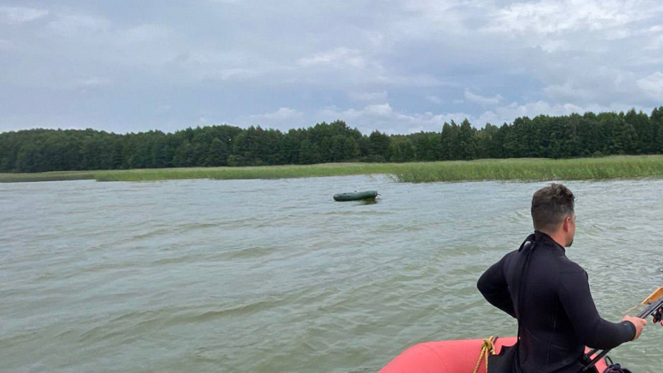 лодка на реке.jpg