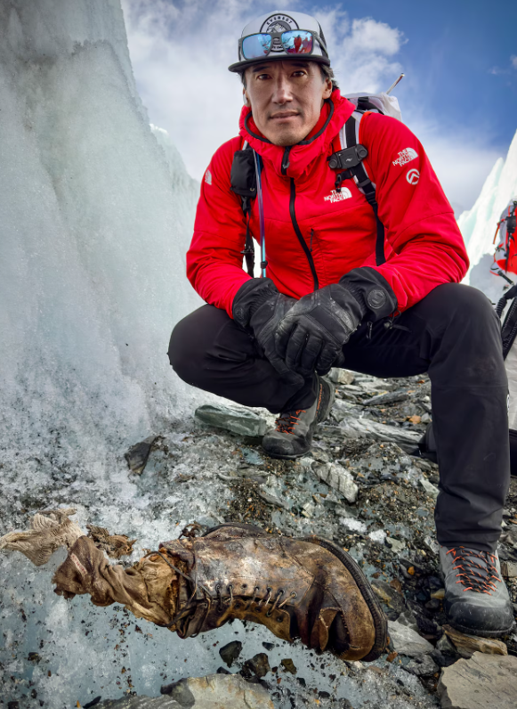 На Эвересте нашли фрагменты ноги погибшего 100 лет назад альпиниста.png