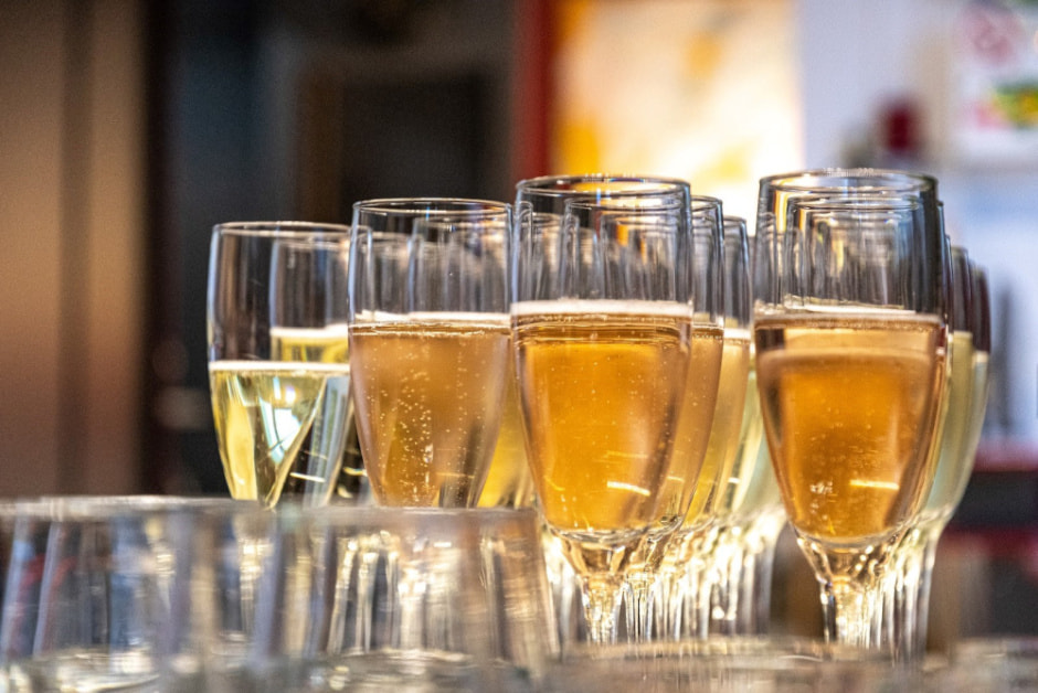 Художник Валерий Песин в галерее SmART 3.jpg