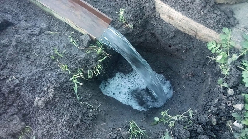 Вода против кротов.jpg