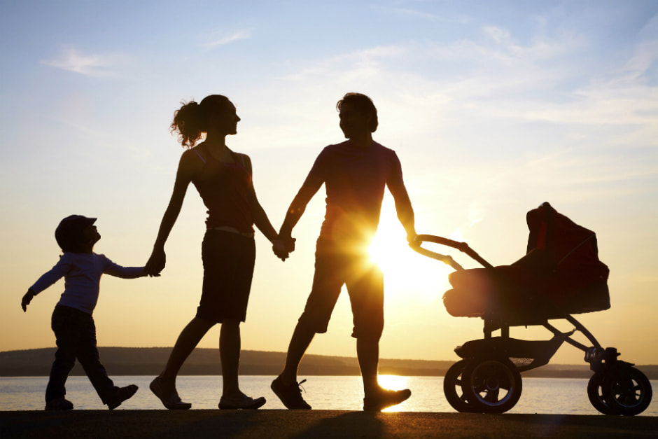 Семья с коляской.jpg