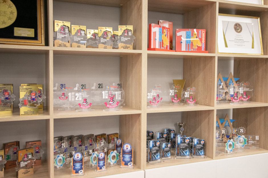 ИИ и ребенок с Iteen Academy