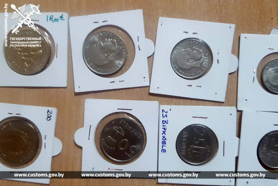 Спрятла монеты на таможне