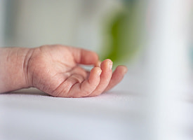 В Барановичах 18-летняя девушка попала в больницу после родов — дома нашли тело новорожденного