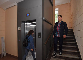 “Следите за поведением” – Милиция призвала белорусов не входить в лифт с этими людьми и укрепить двери квартиры