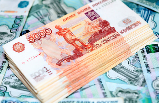 Российский рубль рухнул до минимума за 30 дней. Что с долларом после торгов в Беларуси?