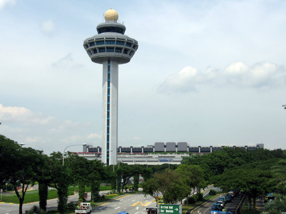 Singapore_Changi_Airport,_Control_Tower_2,_Dec_05.jpg