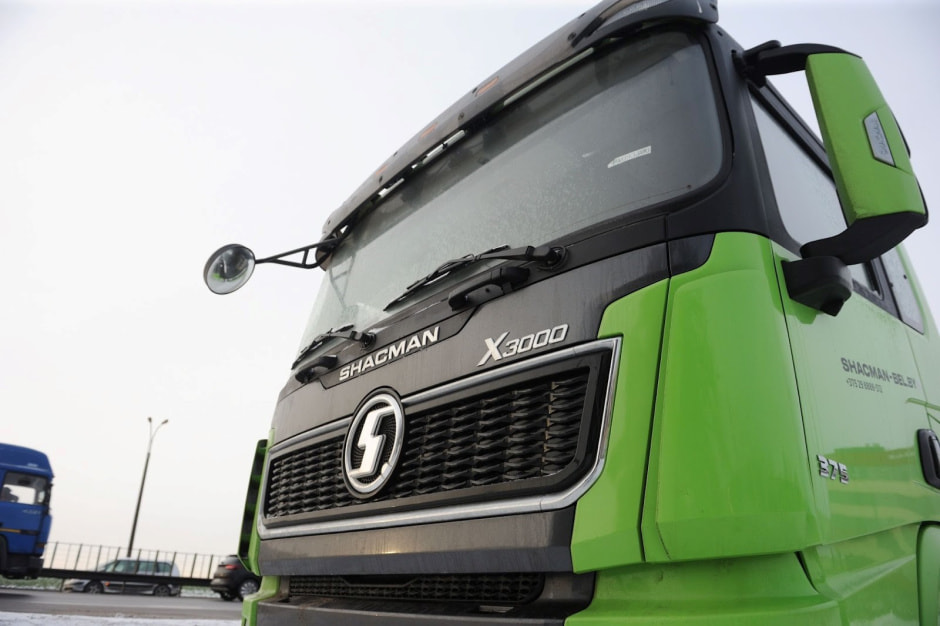 Грузовики Shacman 2.jpg Грузовики Shacman 2.jpg