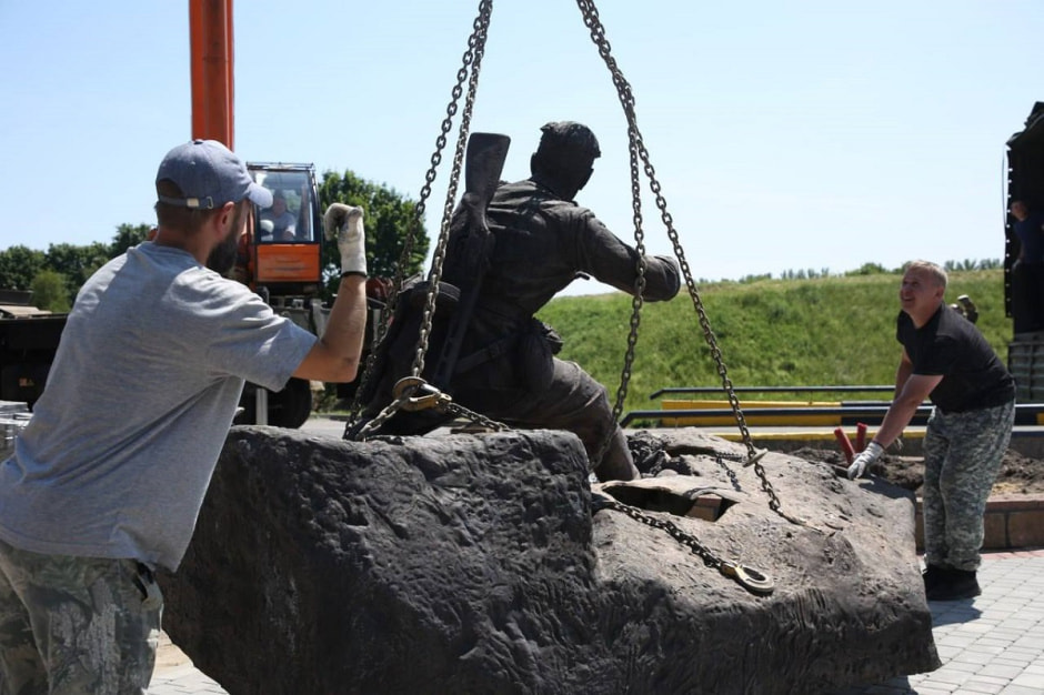 памятник в Бресте 2.jpg