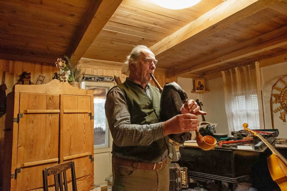 Алесь Лось и народные инструменты 13.jpg