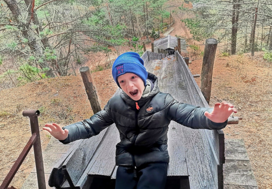 залезть в землянку.jpg