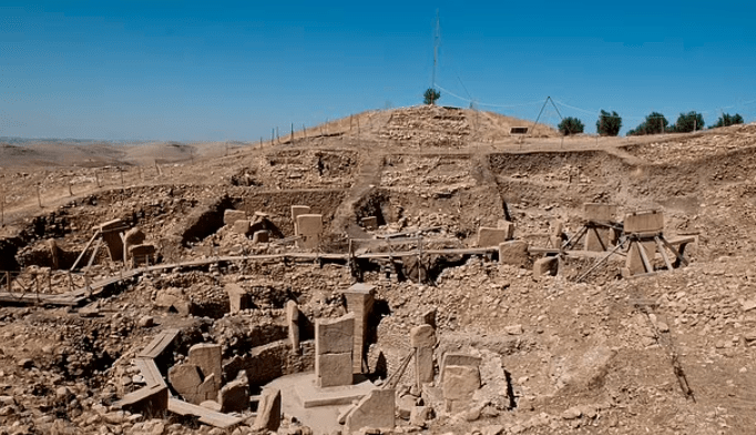 Археологи обнаружили самый древний календарь в мире (2).png