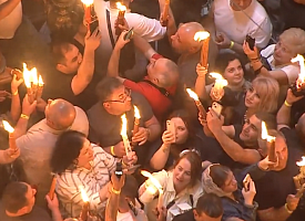 Благодатный огонь сошел в Иерусалиме. Его доставят и в Минск