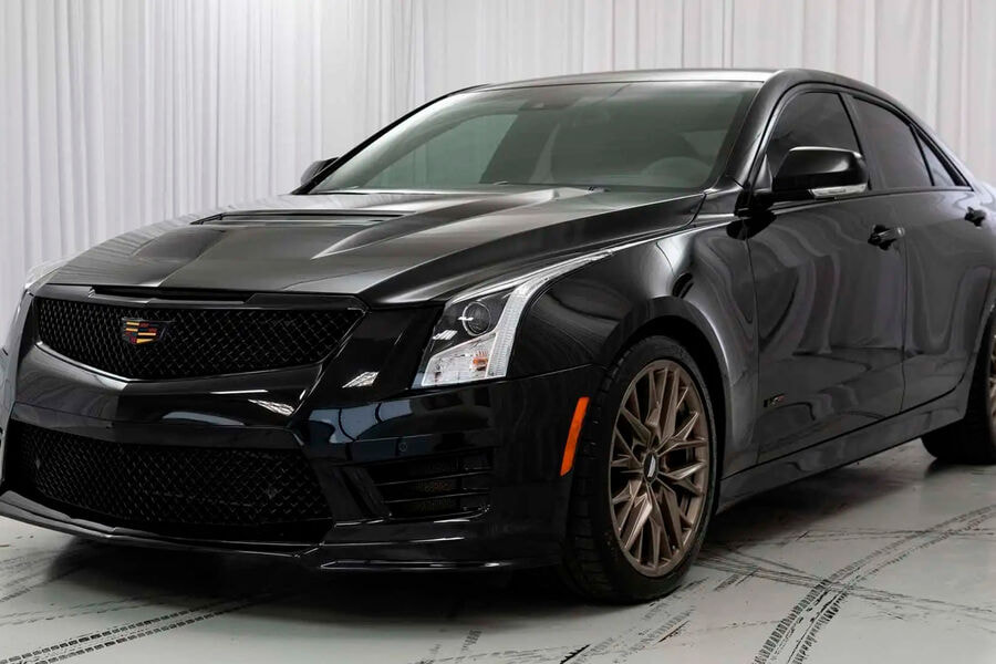 Уникальный спорткар Джо Байдена выставили на торги.jpg