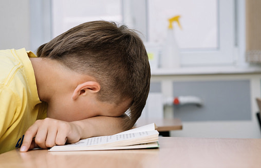 «Родителей — в тюрьму, тебя — в детдом»: минского школьника запугали неизвестные