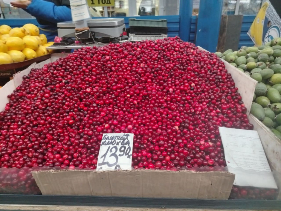 Много цитрусовых и мало овощей чем порадовала Комаровке в преддверии 7 ноября (3).jpg Много цитрусовых и мало овощей чем порадовала Комаровке в преддверии 7 ноября (3).jpg