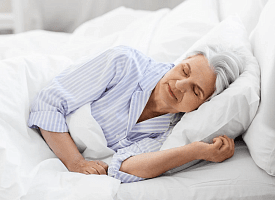 Ученые определили оптимальную температуру в спальне для людей 65+ – она помогает снизить нагрузку на сердце