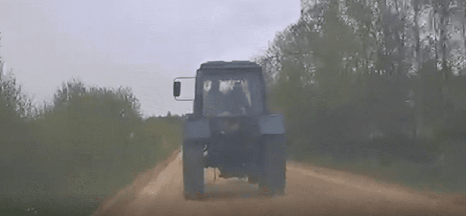 Трактор, погоня.png