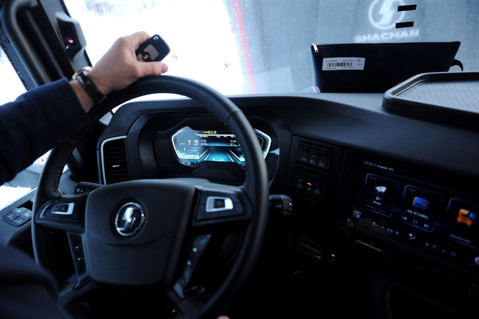 Грузовики Shacman 7.jpg Грузовики Shacman 7.jpg