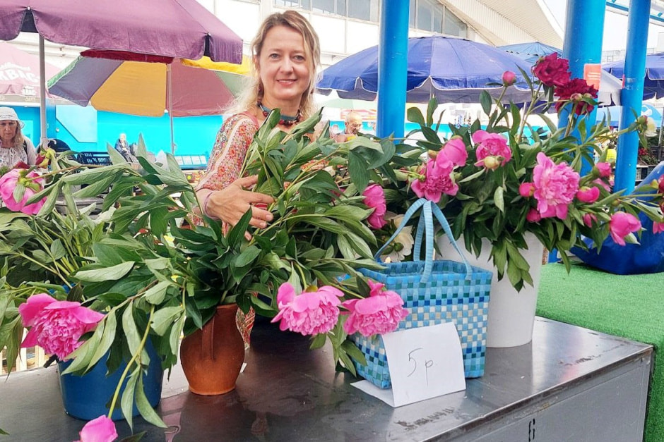 Продаем пионы на Комаровке 4.jpg