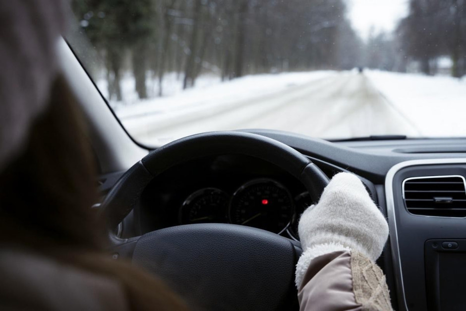 2-Зимняя дорога за рулем.jpg