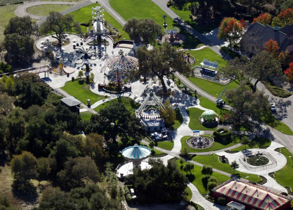 Ранчо Майкла Джексона «Неверленд» в Лос-Оливос, Калифорния