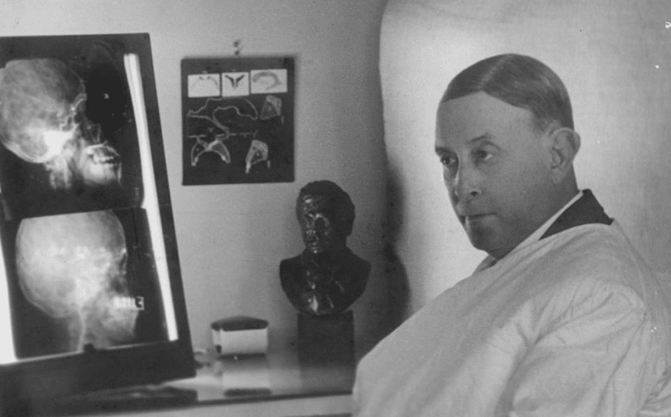 Антониу Эгаш Мониш