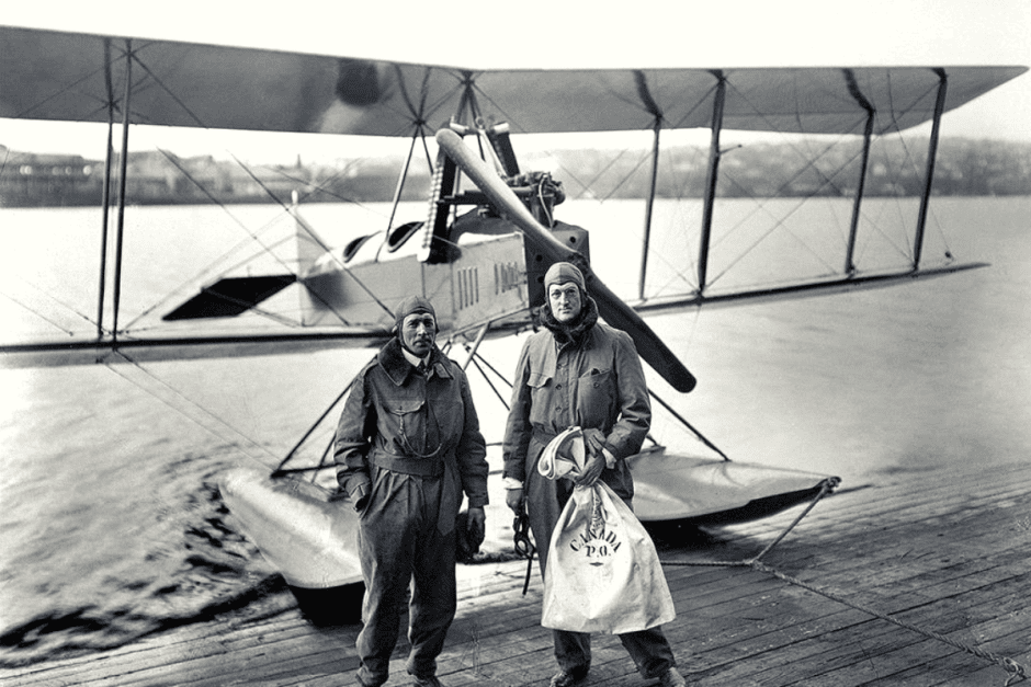 Уильям Боинг (справа) и летчик-испытатель Эдди Хаббард