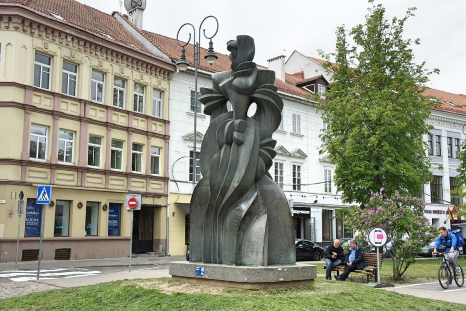 7-Памятник Барбаре Радзивилл в Вильнюсе.jpg