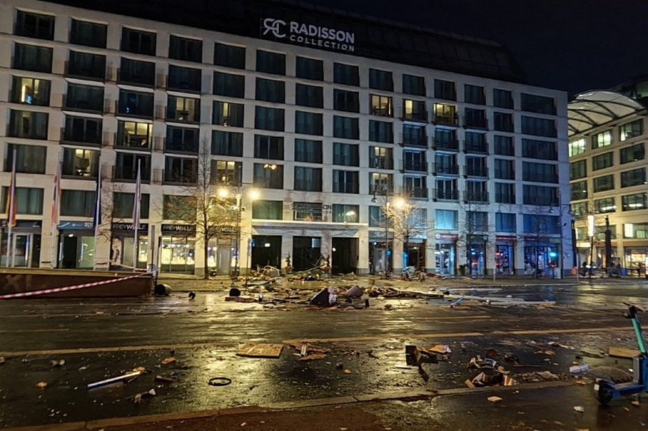 Аквариум в Берлине лопнул 2.jpg