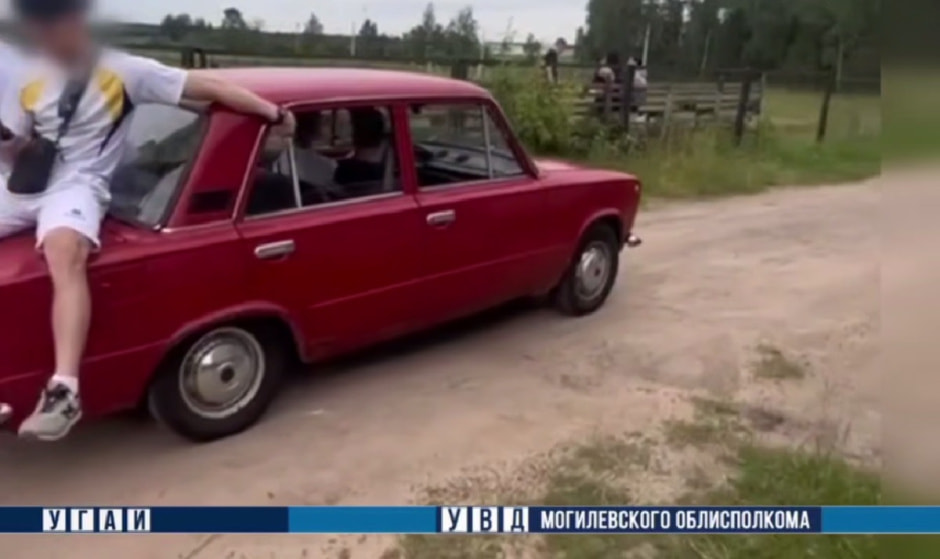 катались на багажнике Жигулей1.jpg