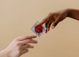 Война добралась и до презервативов: крупнейший производитель готовит повышение цен до 30%