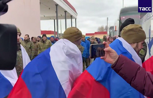 Россия и Украина обменялись 200 пленными. Российских военных привезли в Беларусь