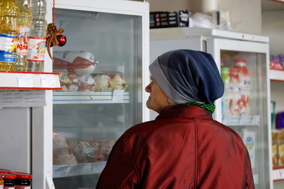 Продавец в сельском магазине 17.jpg