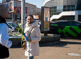 Уже слышали? Betera с блогерами раздала сотни ирисов в Минске и регионах