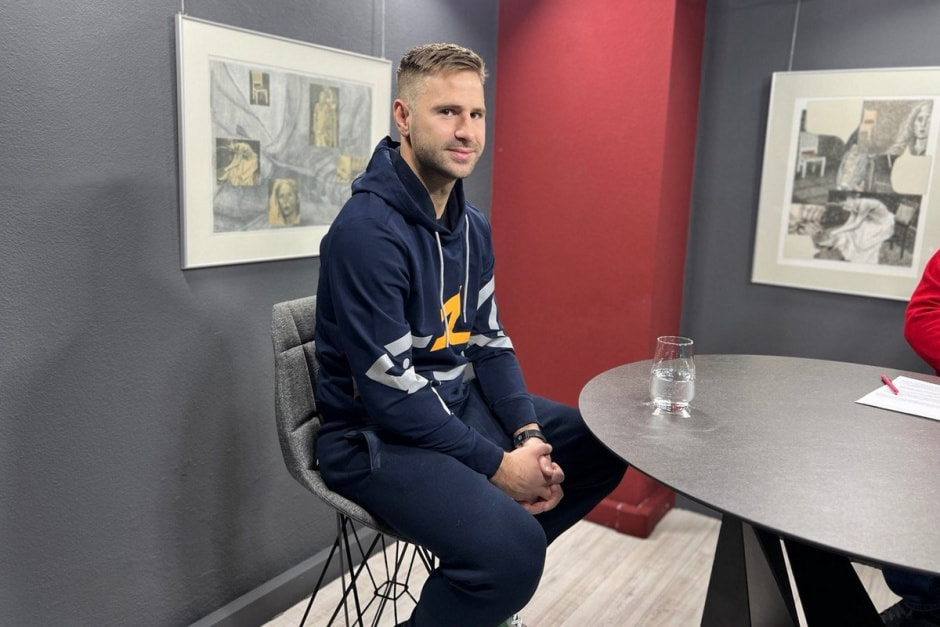 Максим Скавыш 2_В студии Смартпресс.jpg