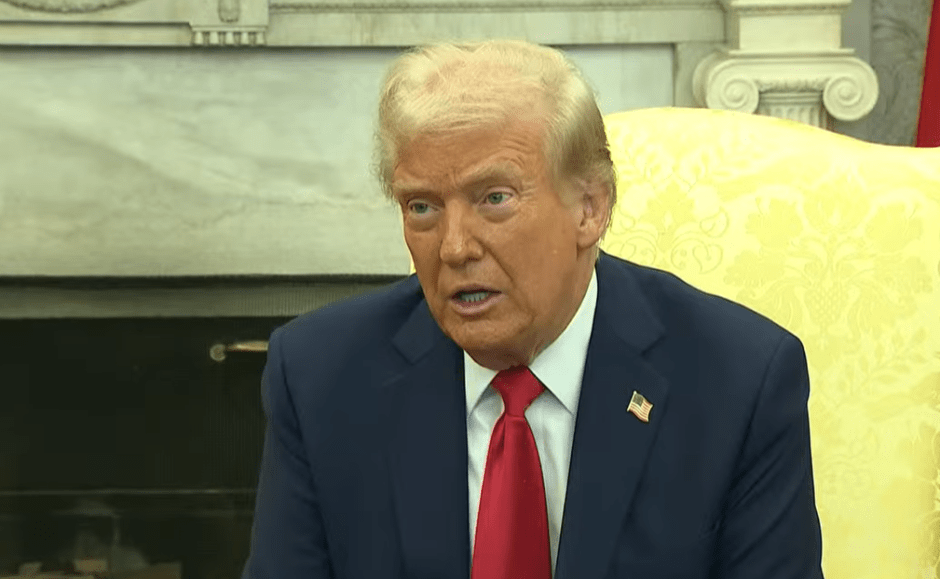 трамп белый дом.png