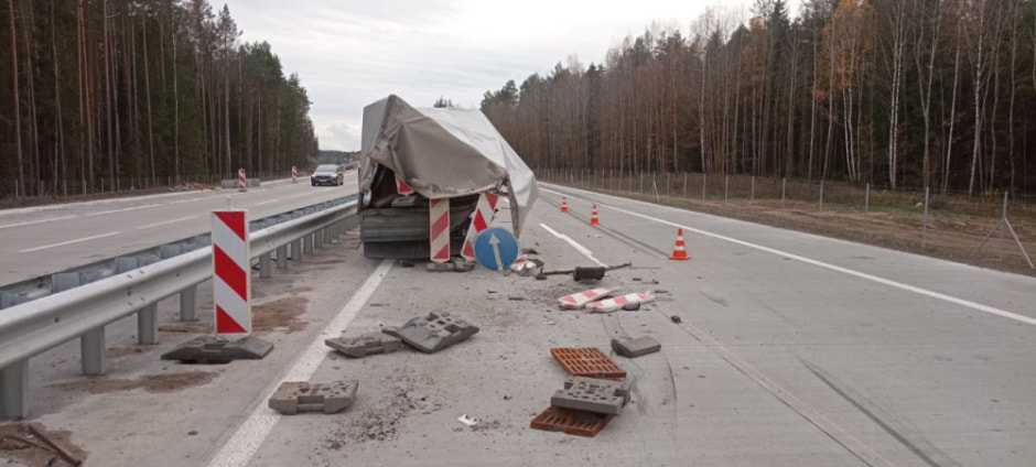В Логойском районе Toyota врезалась в В Логойском районе Toyota врезалась в