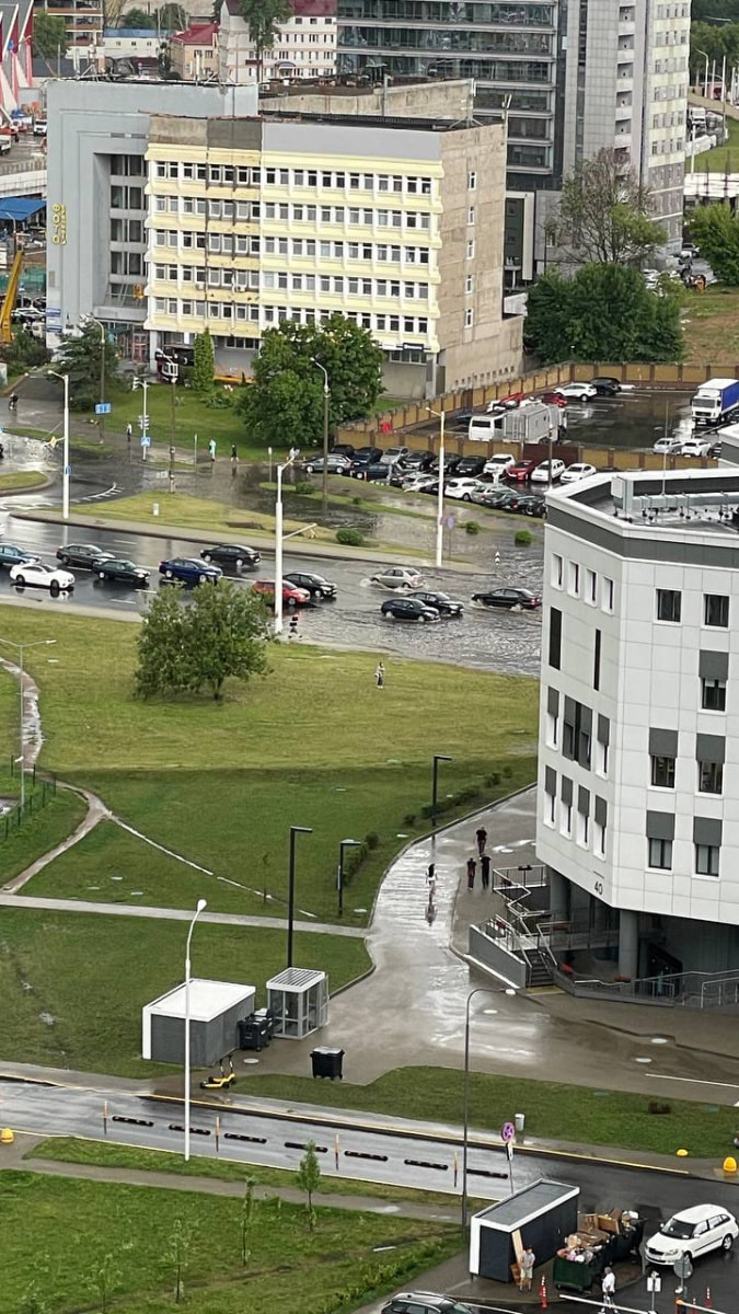 Машины и дождь.jpg