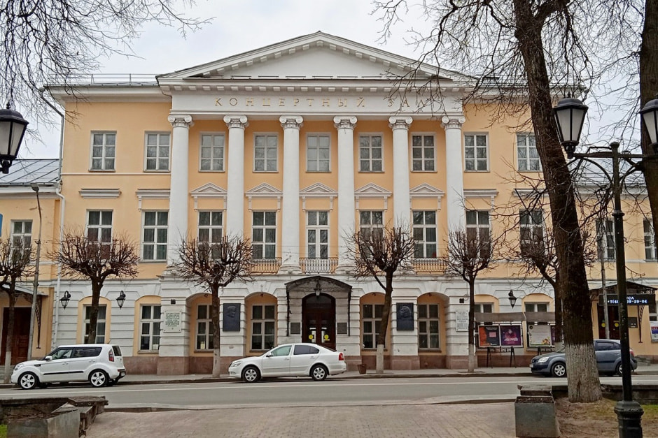 2-Здание Смоленской областной филармонии (бывшее Дворянское собрание) в котором была провозглашена ССРБ.jpg