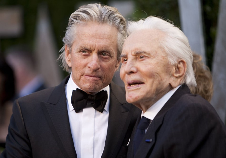 Дуглас с отцом.jpg