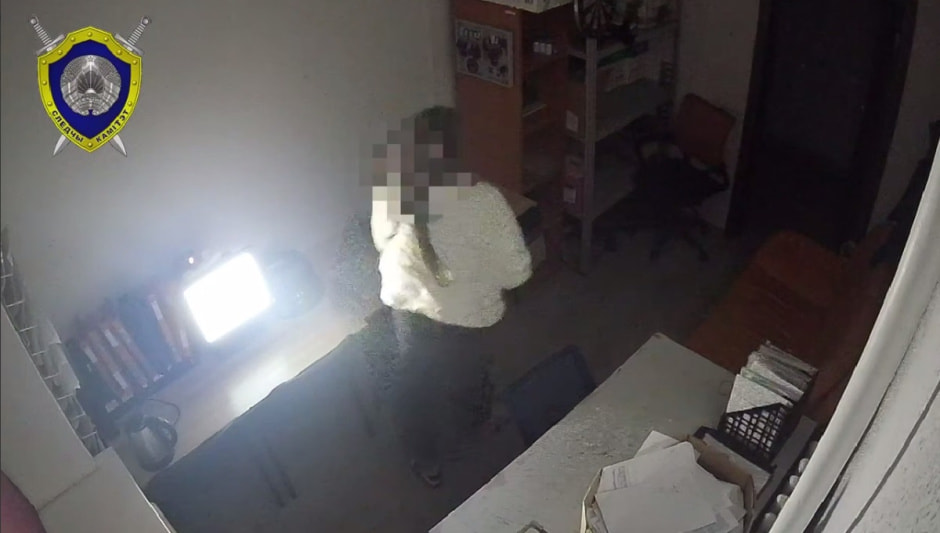 Девушка в офисе.jpg