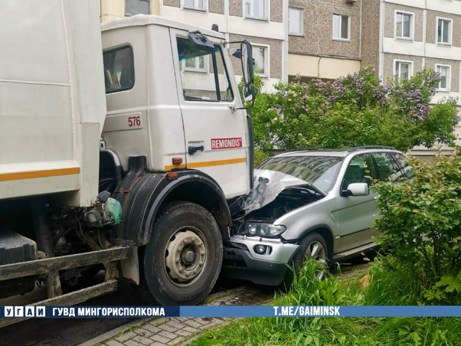 ДТП с БМВ в Минске.jpg